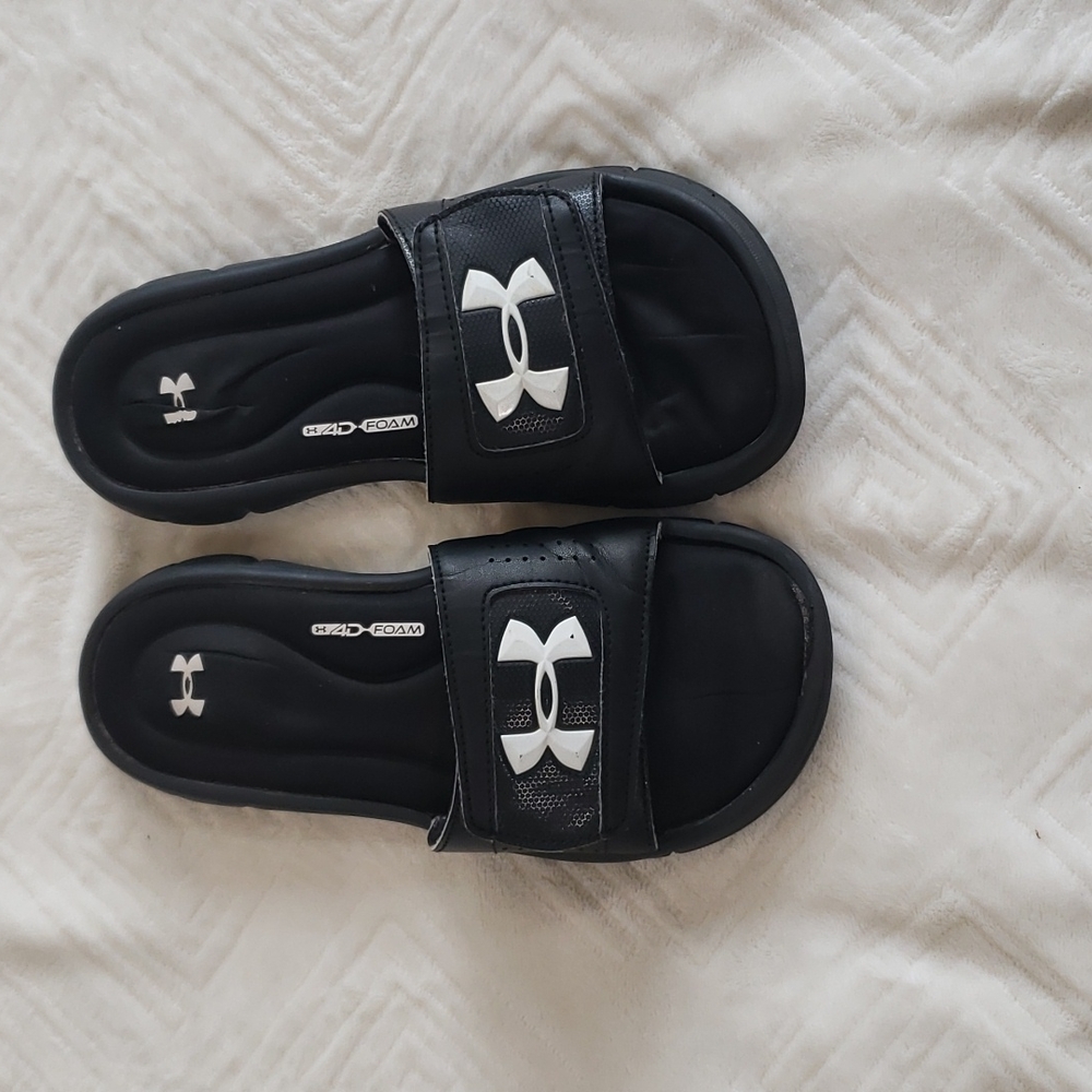 Boys Size 6 Under Armour Slides